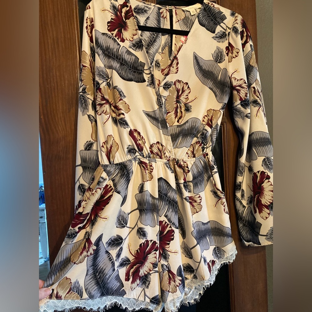 Women’s floral romper size M. NWT